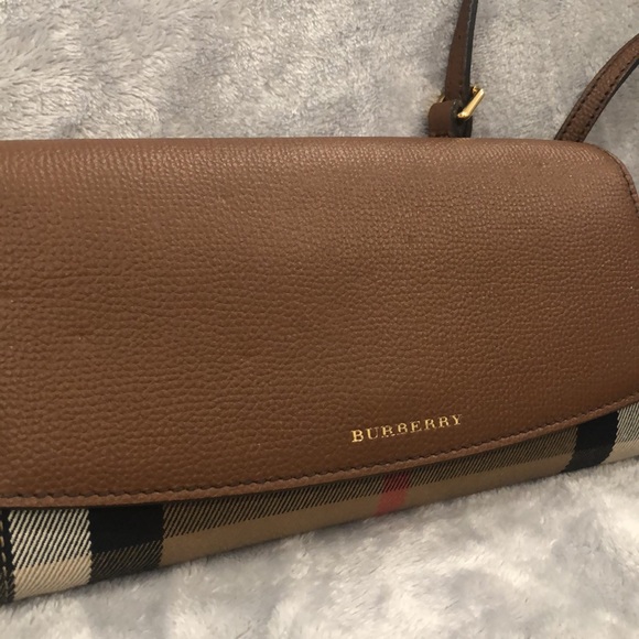 Burberry Henley Wallet On Chain - Picture 2 of 10